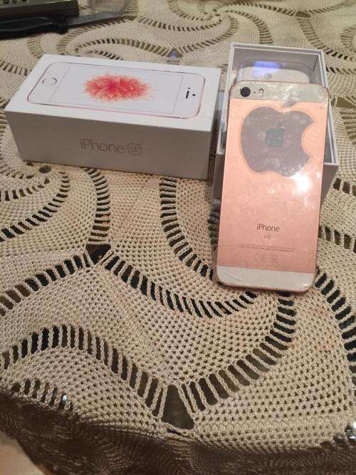 Apple iPhone SE 32GB | Very Clean & Cute| ALL Accessories included **FREE SHIPPING