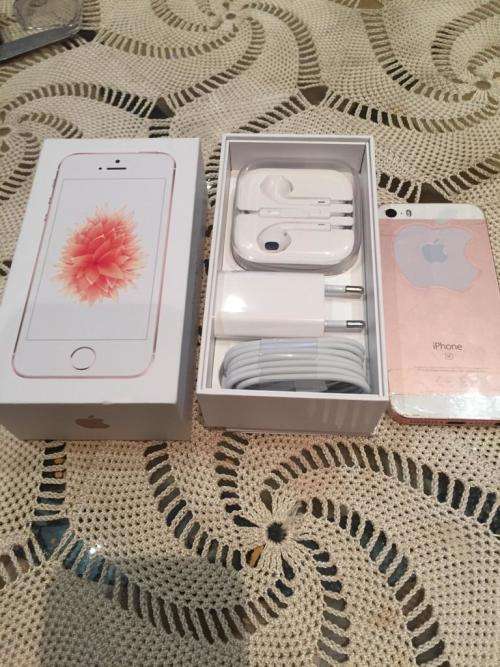 Apple iPhone SE 32GB | Very Clean & Cute| ALL Accessories included **FREE SHIPPING