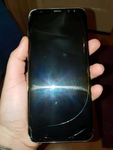 Samsung S8 64 - Cracked Screen & Back! BUT WORKS