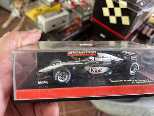 Kimi Raikkonen 2002 McLaren Mercedes MP4-17 1:43 Minichamps
