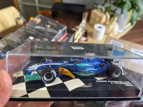 Minichamps 1:43 Sauber Petronas C24 J.Villeneuve 2005 F1 Car
