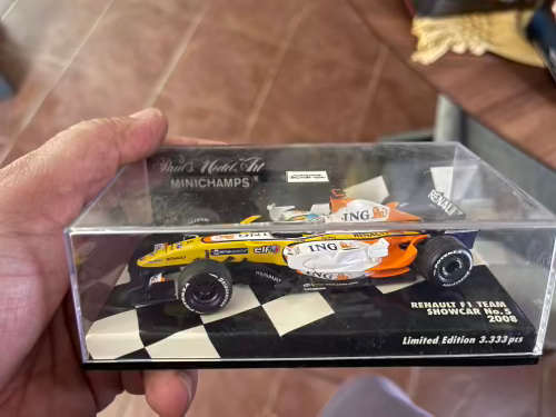 MINICHAMPS  FERNANDO ALONSO RENAULT F1 TEAM SHOW CAR 2008