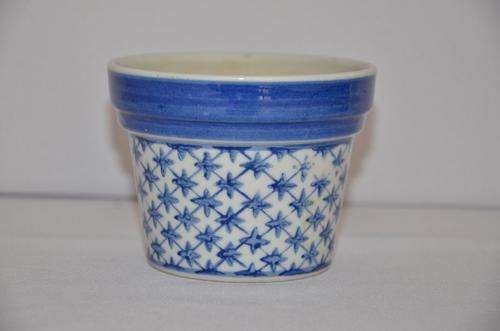 STUNNING BLUE AND WHITE PLANTER POT