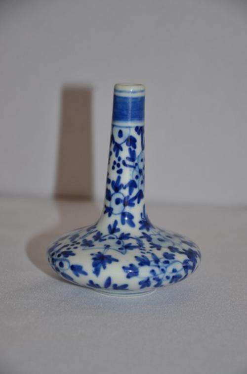 STUNNING SMALL BLUE AND WHITE POT BELLY VASE