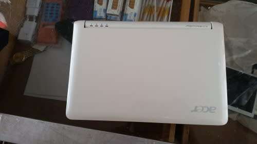 Acer Aspire one laptop netbook