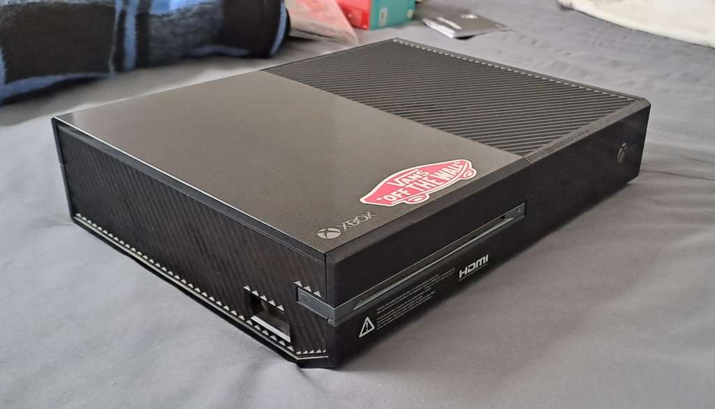 OG Xbox One 500gb (Lady Owned) + LOTS OF EXTRAS