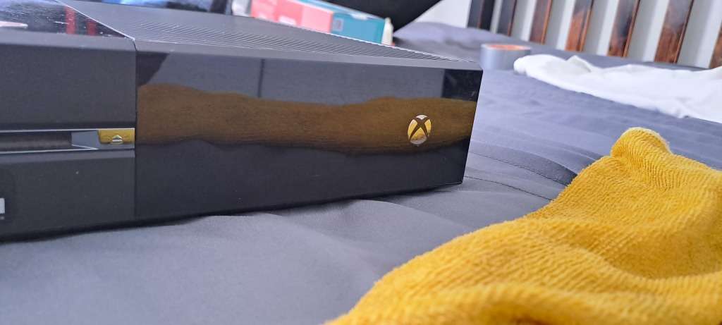 OG Xbox One 500gb (Lady Owned) + LOTS OF EXTRAS