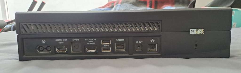 OG Xbox One 500gb (Lady Owned) + LOTS OF EXTRAS