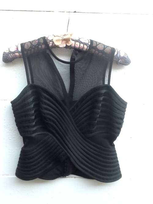 A Beautiful Queenspark Black Top, Medium.