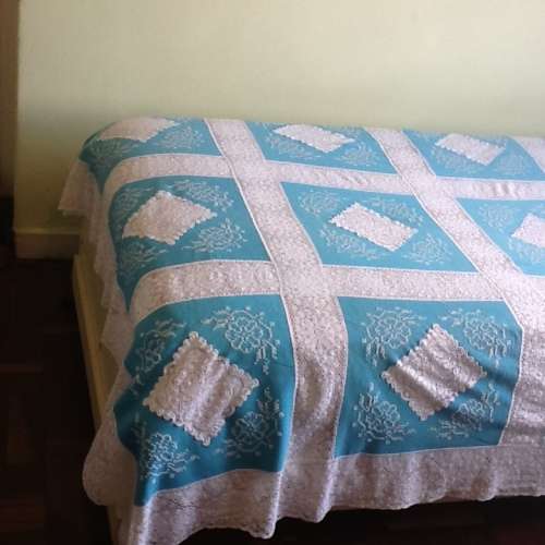 A Lovely Vintage Embroidered Tablecloth with 8 Servettes.  Length 230cm.  Width : 145cm.