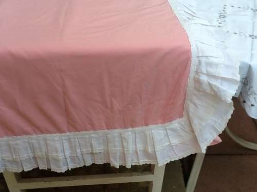 A Vintage Pink Duvet Cover with 1 Lge Pillow Case and 1 Small one. Single or 3/4 Bed.