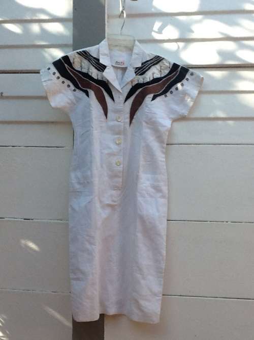 A Pretty Cream/White NEW Dress, Size : Medium.