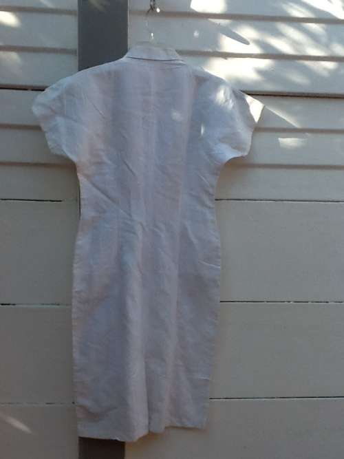 A Pretty Cream/White NEW Dress, Size : Medium.