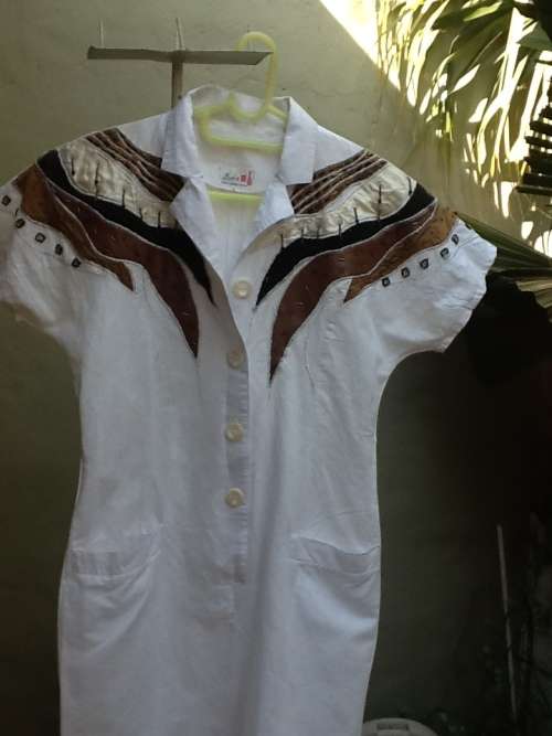 A Pretty Cream/White NEW Dress, Size : Medium.