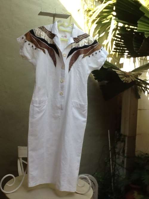 A Pretty Cream/White NEW Dress, Size : Medium.