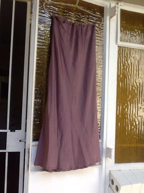 A Pretty Long Skirt , Label : Taliwag. Size 34.