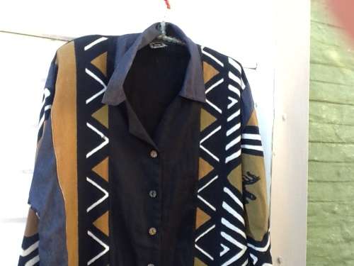 A Large Shirt/Jacket in the African Scene.  Size XL Meetu Magic.