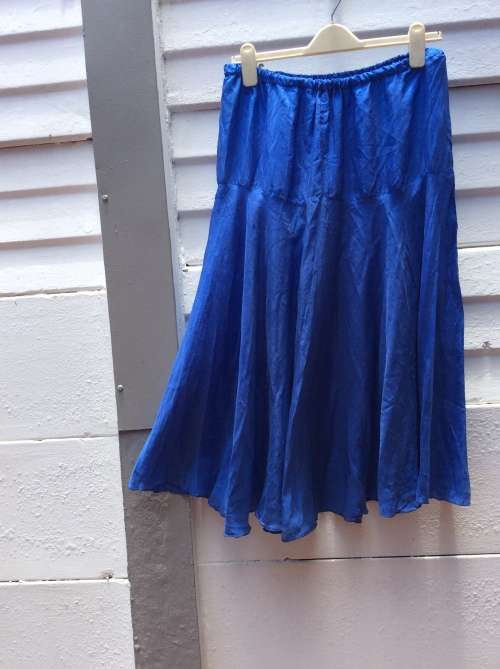 A Pretty Blue Skirt with an Elastic Waist.  Size : Large.
