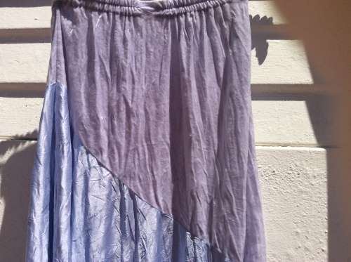 A Pale Blue Skirt in Velveteen and Satin.  Size : 34/36.