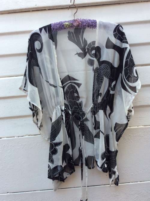 A Lightweight Casual Woolworths Top.  Size :34.