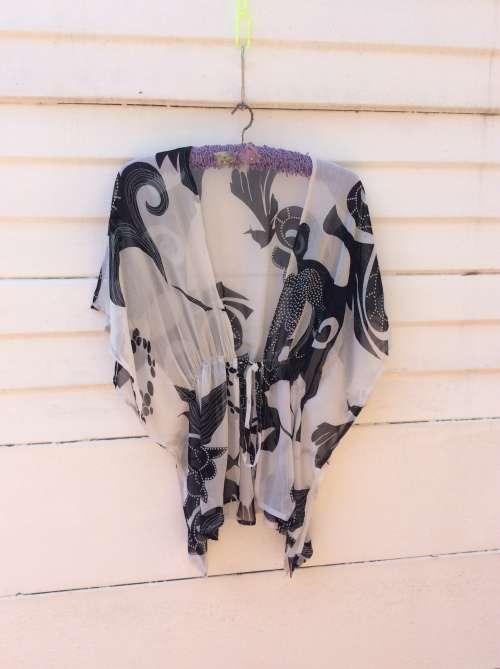 A Lightweight Casual Woolworths Top.  Size :34.