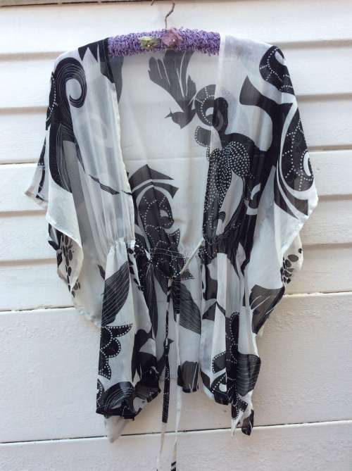 A Lightweight Casual Woolworths Top.  Size :34.