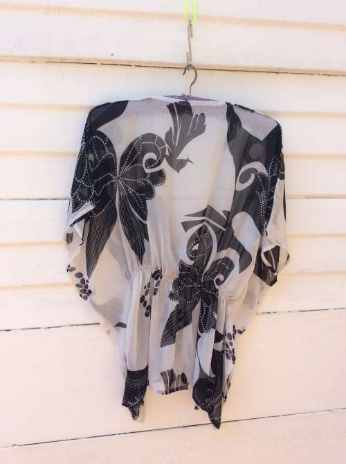 A Lightweight Casual Woolworths Top.  Size :34.