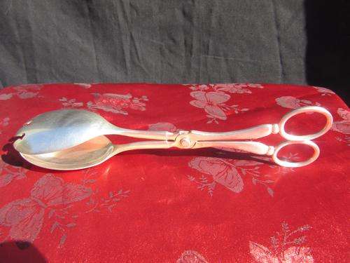 Silver Plated Meat or Salad Lifter in Excellent Condition.
