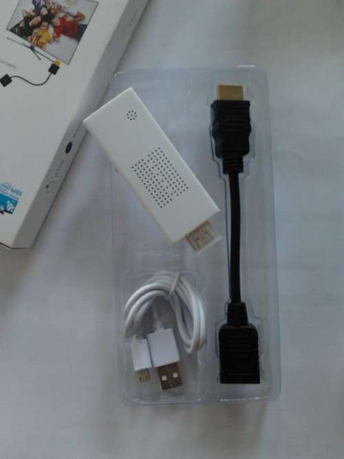 HDMI wireless dongle to connect computer or phone to TV