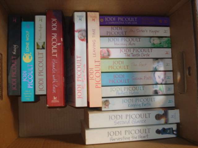 AMAZING FIND !! 21 NOVELS ALL SIGNED BY JODI PICOULT !!-SEE BELOW