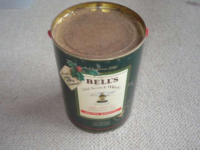 EXTREMELY RARE 1988 BELLS SPECIAL EDITION 22 CARAT GOLD-BOXED FULL SEALED 750ml -SEE BELOW !!!!!!!