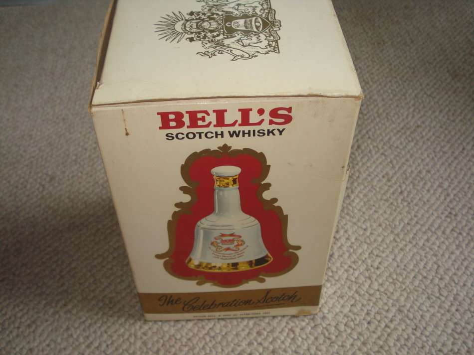 VERY SCARCE 1984 BELLS DECANTER-FULL ,SEALED AND BOXED !!!-SEE BELOW !!!!!!!