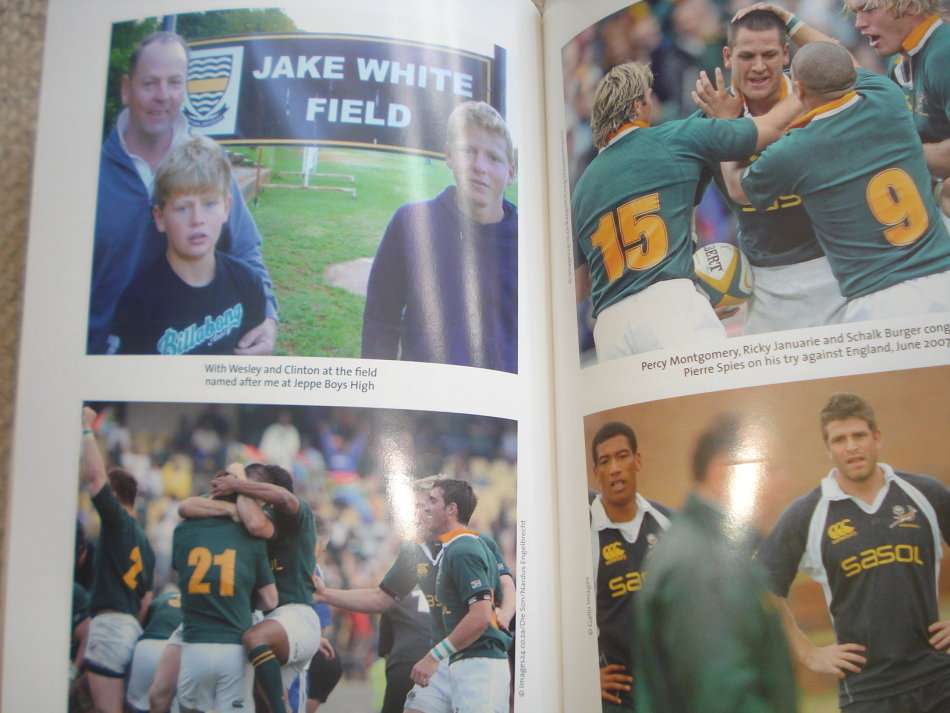 SCARCE " IN BLACK AND WHITE-THE JAKE WHITE STORY " SIGNED BY JAKE !!