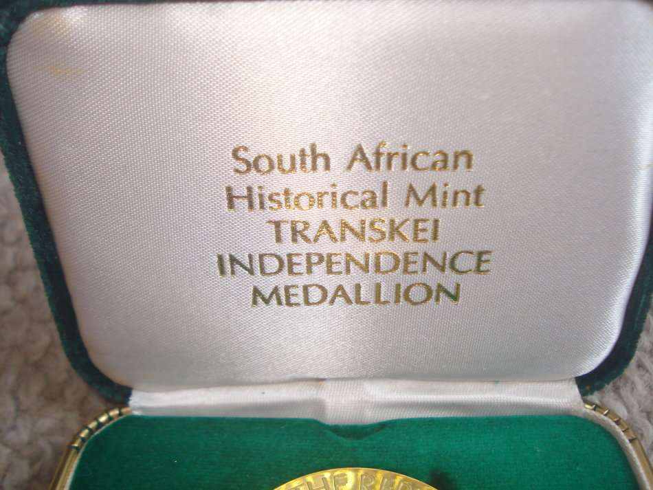 TRANSKEI 1976-INDEPENDENCE MEDALLION  40gram 18 GOLD UNCIRCULATED  LIMITED 1302/2000 READ BELOW