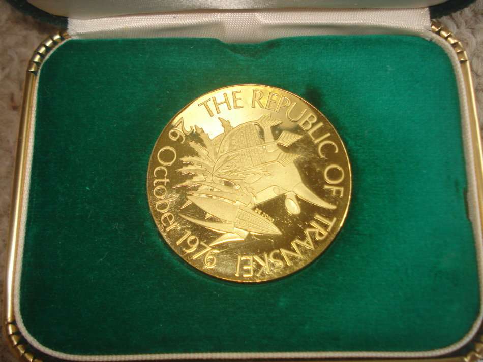 TRANSKEI 1976-INDEPENDENCE MEDALLION  40gram 18 GOLD UNCIRCULATED  LIMITED 1302/2000 READ BELOW