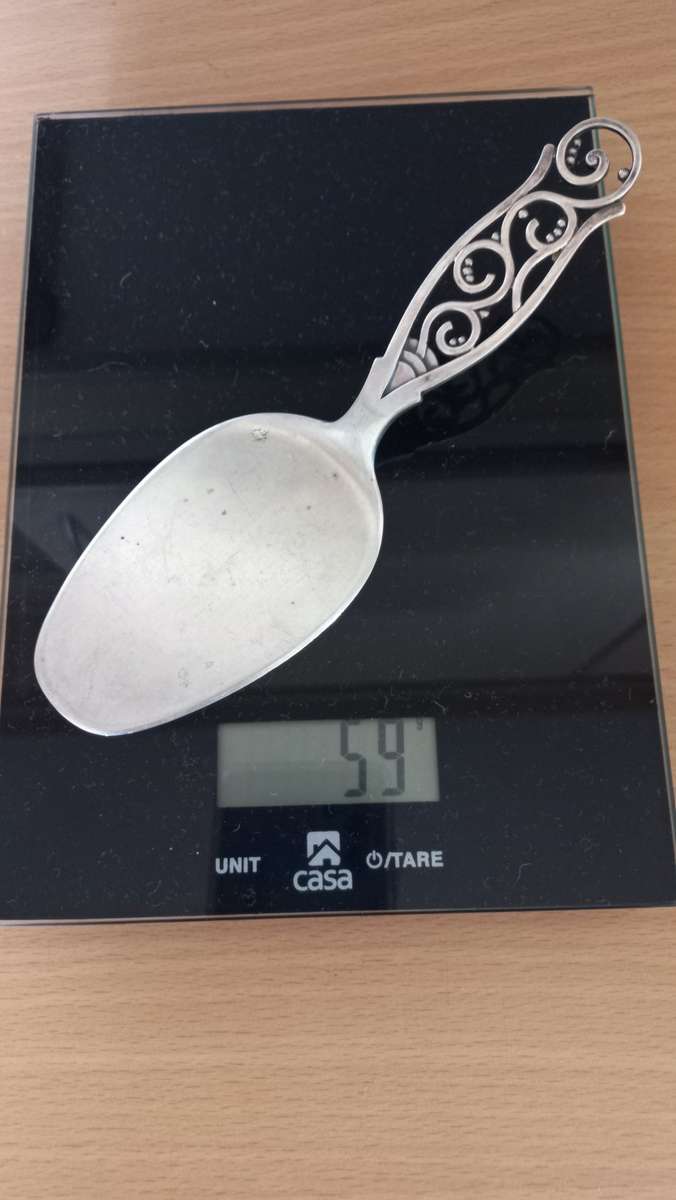 BEAUTIFUL  THREE HALLMARED SILVER TATR/CAKE LIFTER 59grams !!!