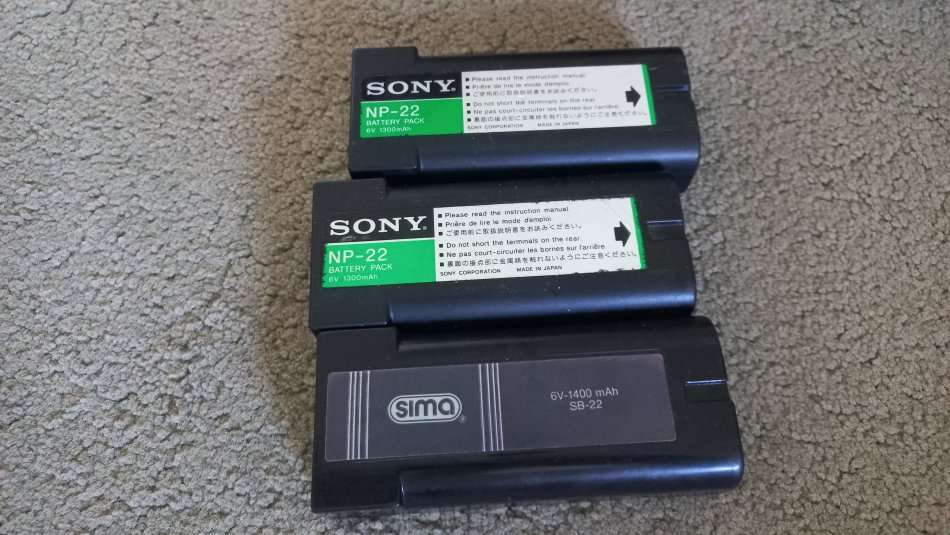 SONY CAM CORDER AF8 IN GOOD CONDITION-THREE BATTERIES
