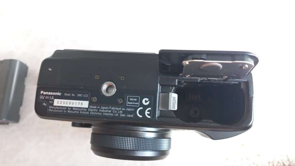 VERY CLEAN PANASONIC DMC-LC5 LUMIX CAMERA PLUS BATTERY AND QUALITY DOUBLE ZIP CASE SEE BELOW