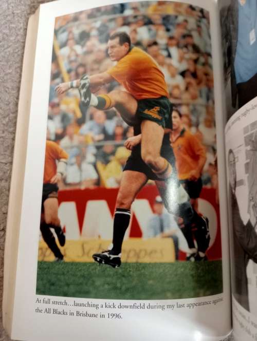 A SCARCE BOOK SIGNED BY LEGEND DAVID CAMPESE !!!!!