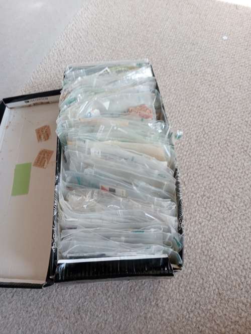 SHOE BOX STUFFED FULL OF ZIP LOCK PACKETS-A-Z CONTAINED MANY MANY 100`S