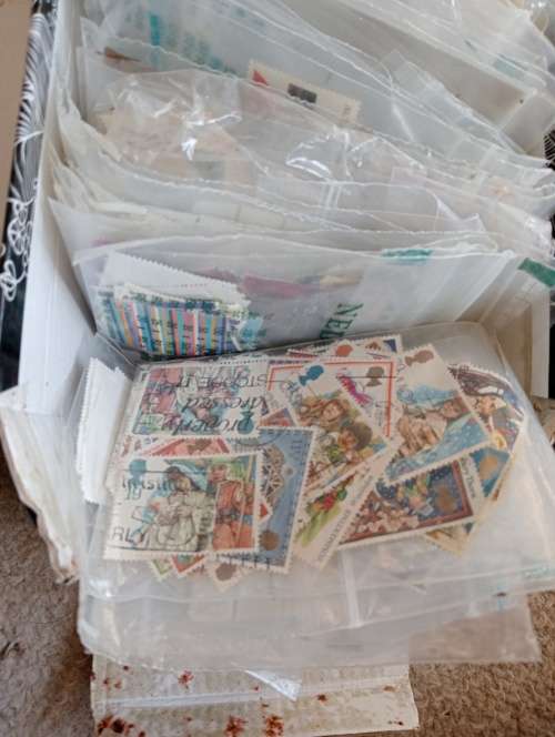 SHOE BOX STUFFED FULL OF ZIP LOCK PACKETS-A-Z CONTAINED MANY MANY 100`S
