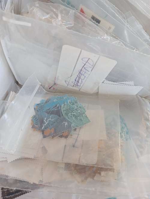 SHOE BOX STUFFED FULL OF ZIP LOCK PACKETS-A-Z CONTAINED MANY MANY 100`S