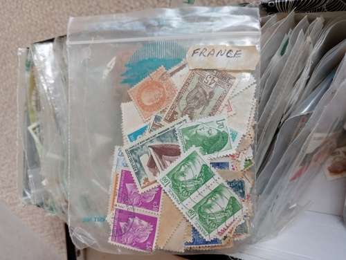 SHOE BOX STUFFED FULL OF ZIP LOCK PACKETS-A-Z CONTAINED MANY MANY 100`S