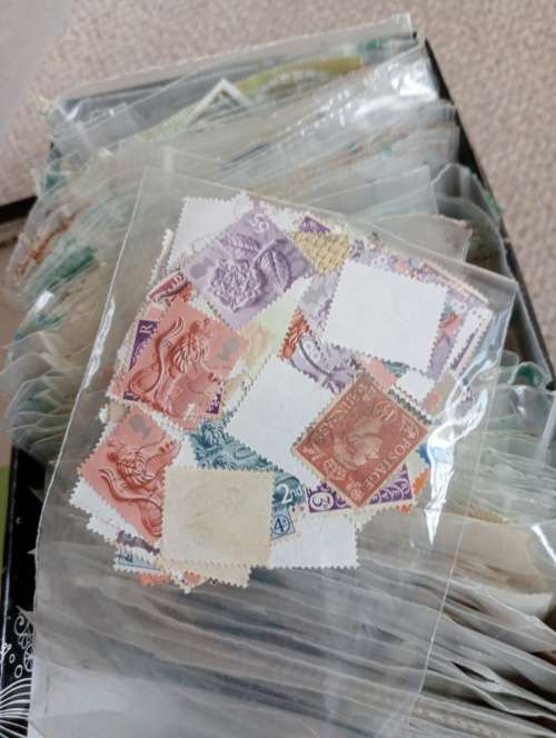 SHOE BOX STUFFED FULL OF ZIP LOCK PACKETS-A-Z CONTAINED MANY MANY 100`S