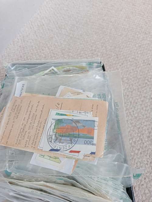 SHOE BOX STUFFED FULL OF ZIP LOCK PACKETS-A-Z CONTAINED MANY MANY 100`S