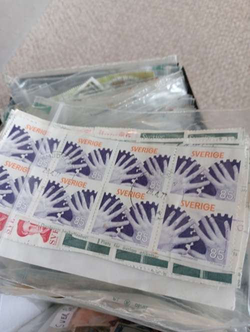 SHOE BOX STUFFED FULL OF ZIP LOCK PACKETS-A-Z CONTAINED MANY MANY 100`S