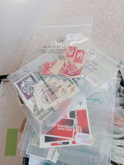 SHOE BOX STUFFED FULL OF ZIP LOCK PACKETS-A-Z CONTAINED MANY MANY 100`S