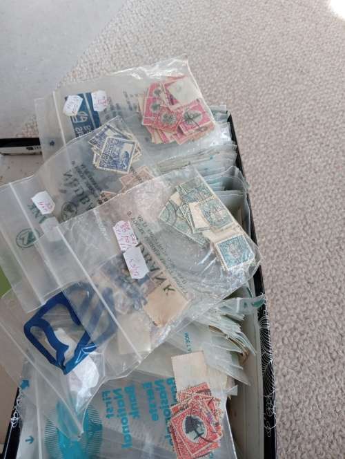 SHOE BOX STUFFED FULL OF ZIP LOCK PACKETS-A-Z CONTAINED MANY MANY 100`S