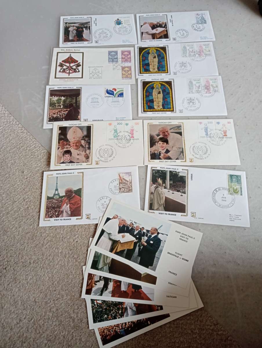 VATICAN-10 VERY SCARCE POPE`S VISIT SILK COVERS-GOLDEN SERIES !!! TO  EUROPE + CARDS