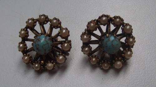 VINTAGE TURQOISE AND PEARL CLIP ON EARRINGS
